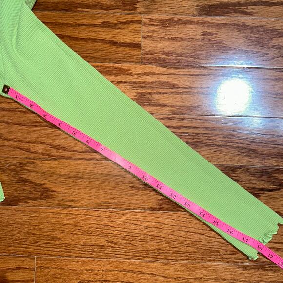 Lisa Says Gah Lola Long Sleeve Green Cropped Thermal Shirt Size Small - Picture 13 of 14